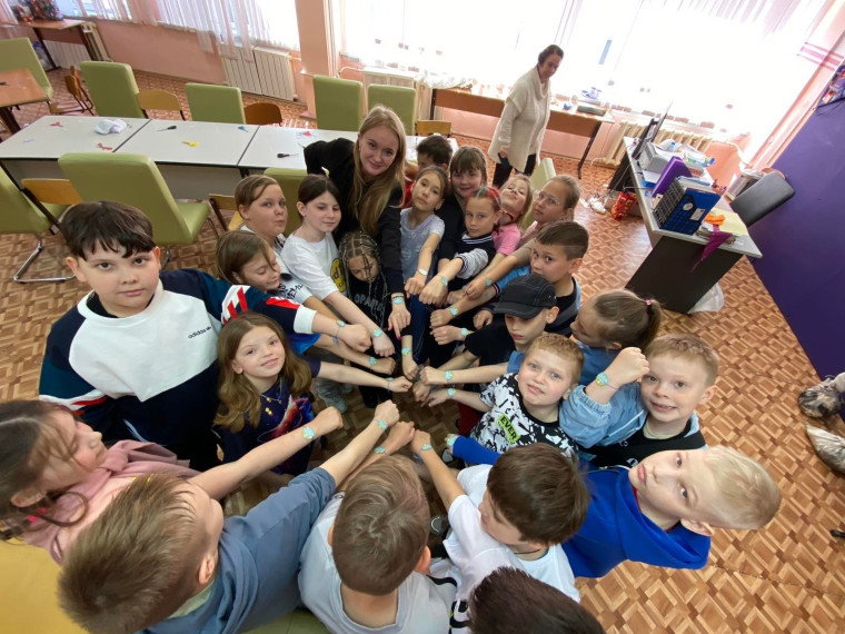 Международный день друзей в пришкольном лагере "Лучезарный".